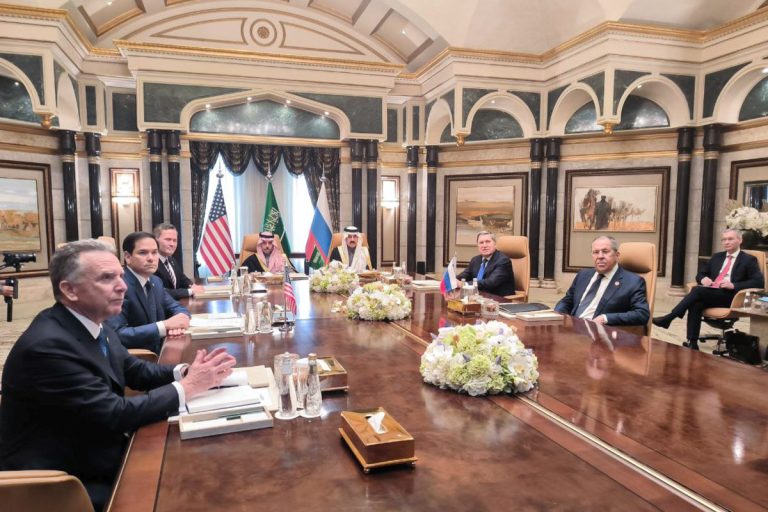 Lavrov: “A Riad colloqui utili, Washington comprende posizione russa” Lavrov: “A Riad colloqui utili, Washington comprende posizione russa”