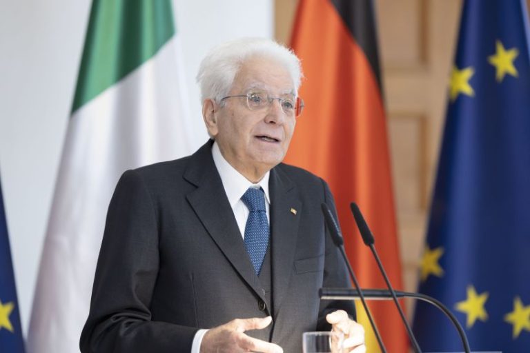 Lavoro, Mattarella: “Assicurare sicurezza e dignità ai giovani”