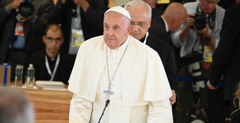 Per il Papa lieve miglioramento, rientrata l’insufficienza renale