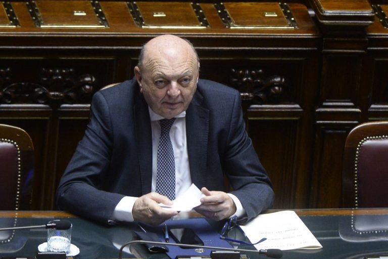 Terra dei Fuochi, Cdm istituisce il Commissario unico per la bonifica Terra dei Fuochi, Cdm istituisce il Commissario unico per la bonifica