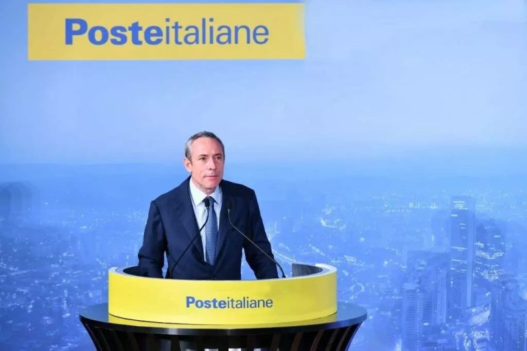 Poste Italiane, l’utile sale a 2 miliardi. Del Fante: “2024 da record”