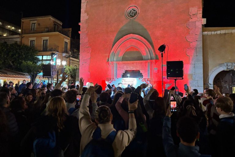 San Valentino a Taormina, il Comune: “Ecco i dati dei parcheggi, +68% di afflusso, +51% incassi”
