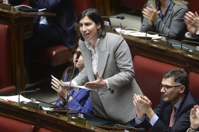 Schlein: “Meloni non riesce a fare dimettere Santanchè”