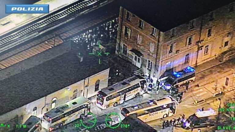 Assalto al treno dei tifosi veneziani, 8 arresti