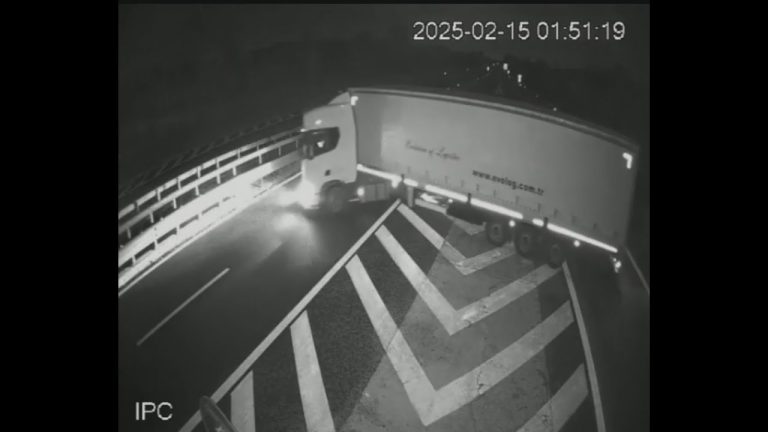 Tir contromano in autostrada