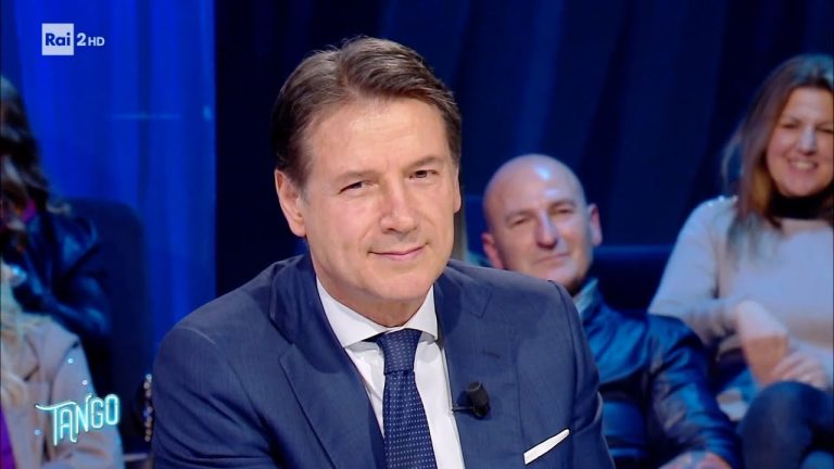 Conte: “Governo incollato alla poltrona”