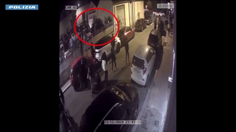 Rissa con accoltellamenti, immagini choc