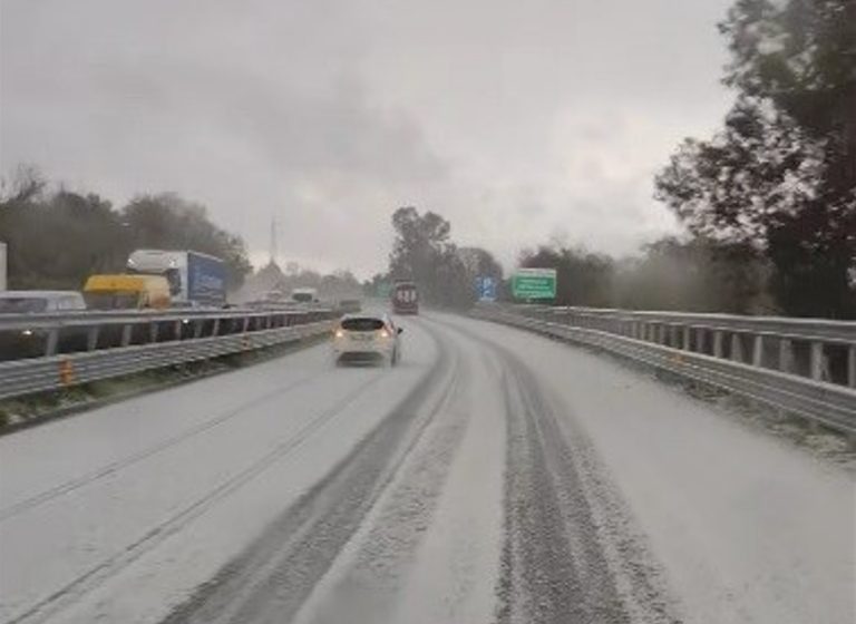 Grandinata in A18, a pochi km da Taormina: crollano le temperature