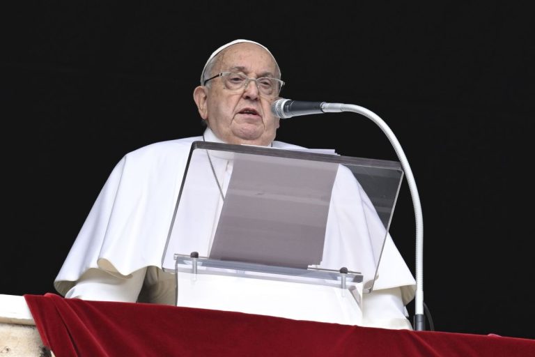 Papa, Santa Sede: “La notte è trascorsa bene, sta riposando”