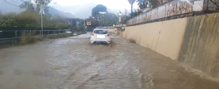 Taormina, SS185 e nuova stazione Rfi a Trappitello sott’acqua: immagini choc (VIDEO)