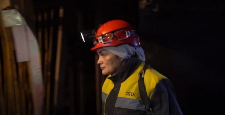 Ucraina: le donne lavorano nelle miniere di carbone in tempi di guerra