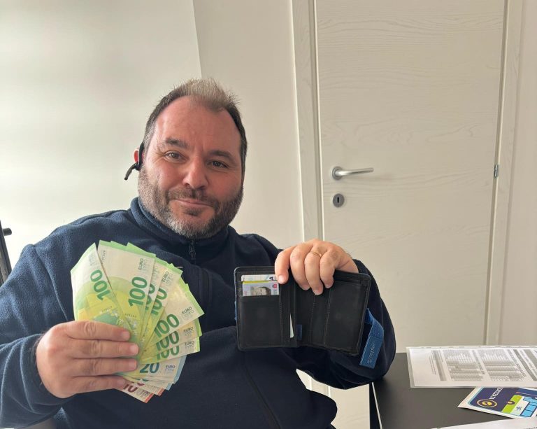 Taormina, autista Asm trova portafogli con 810 euro e carte di credito e lo consegna alla Polizia locale