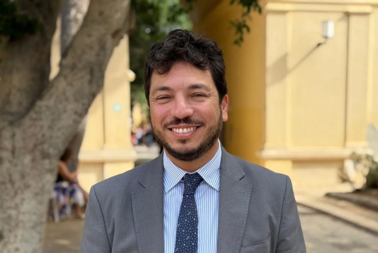 Scandalo referti istologici a Trapani: sospeso Croce: a Naxos cosa farà il sindaco?