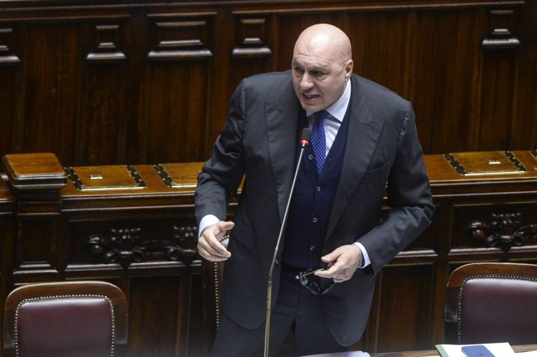 Crosetto: “E’ in corso una guerra ibrida pericolosa e sotterranea”