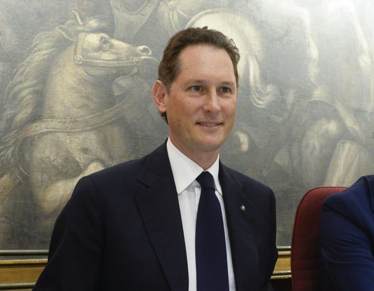 Ferrari, Elkann: “2024 brillante, entusiasmo per Hamilton”