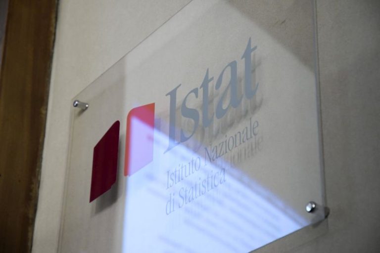 Istat, a marzo in calo la fiducia dei consumatori e delle imprese