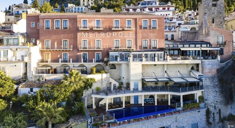 Hotel Metropole di Taormina arricchisce la sua offerta con la splendida Villa Conrad Hotel Metropole di Taormina arricchisce la sua offerta con la splendida Villa Conrad