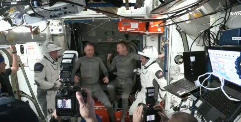 Astronauti Nasa bloccati sull’Iss tornano sulla Terra dopo 9 mesi