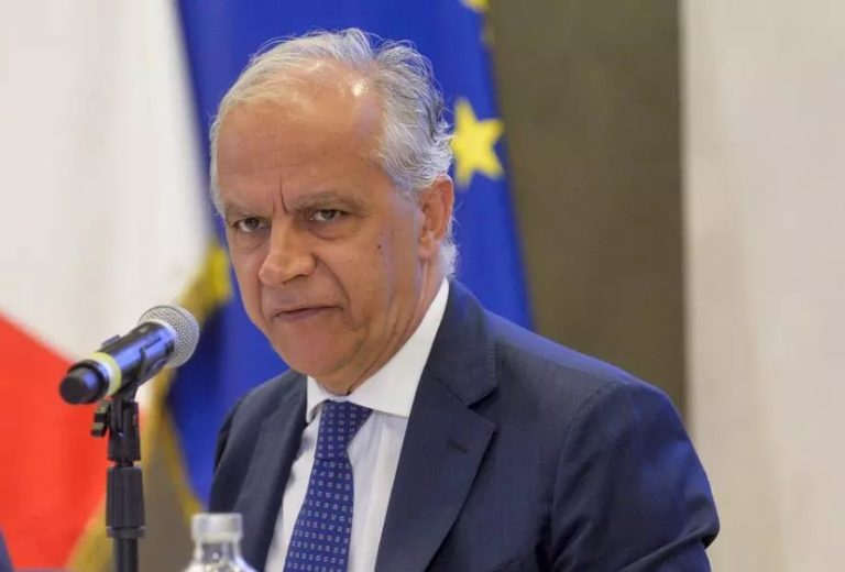 Migranti, Piantedosi: “Primi trasferimenti in Albania tra 7-10 giorni”