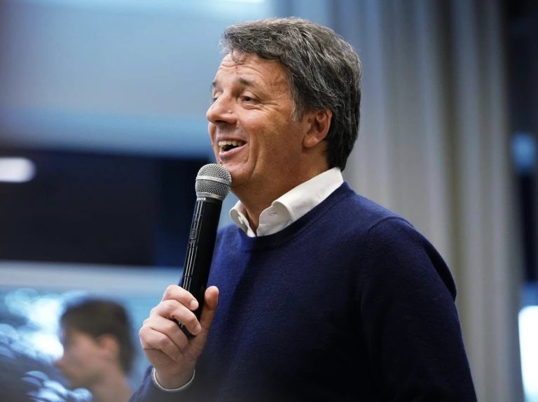 Renzi: “Meloni non governa, comunica”
