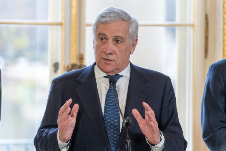 Ucraina, Tajani: “Serve compromesso con assenso Kiev e coinvolgimento Ue”