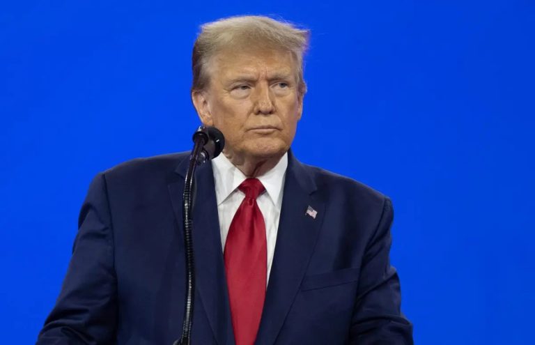 Caso Signal, la denuncia di American Oversight. Trump: “Qualcuno ha sbagliato”