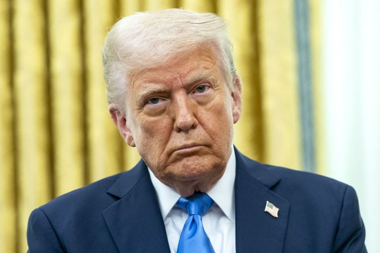 Trump: “Molto arrabbiato con Putin, possibili dazi sul petrolio russo”