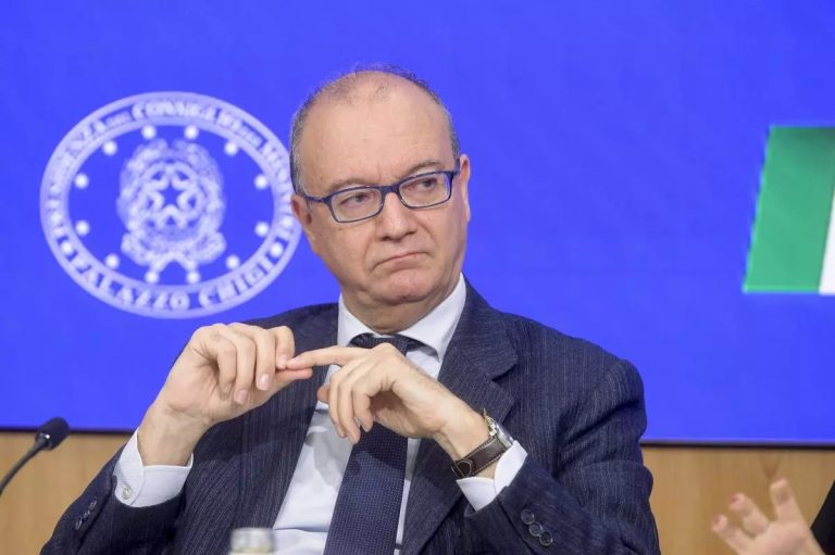 Scuola, Valditara: “Non sarà più possibile fare 4 anni in 1”