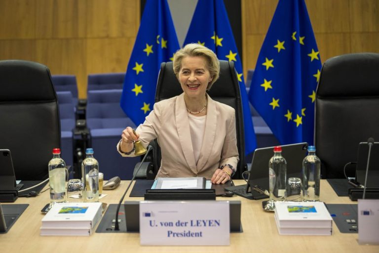 Von der Leyen: “La difesa comune nostro compito, Putin vicino ostile”