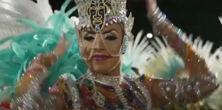 Brasile, lo spettacolo del Carnevale di Rio de Janeiro
