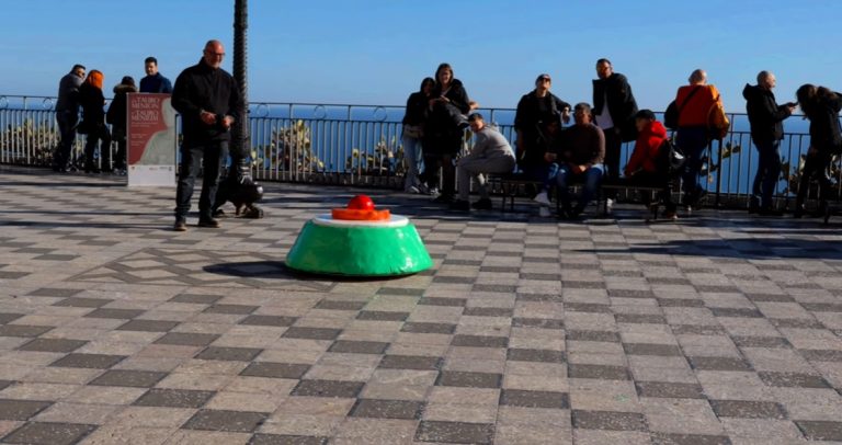 Da Enna a Taormina con una cassata siciliana telecomandata… (VIDEO)