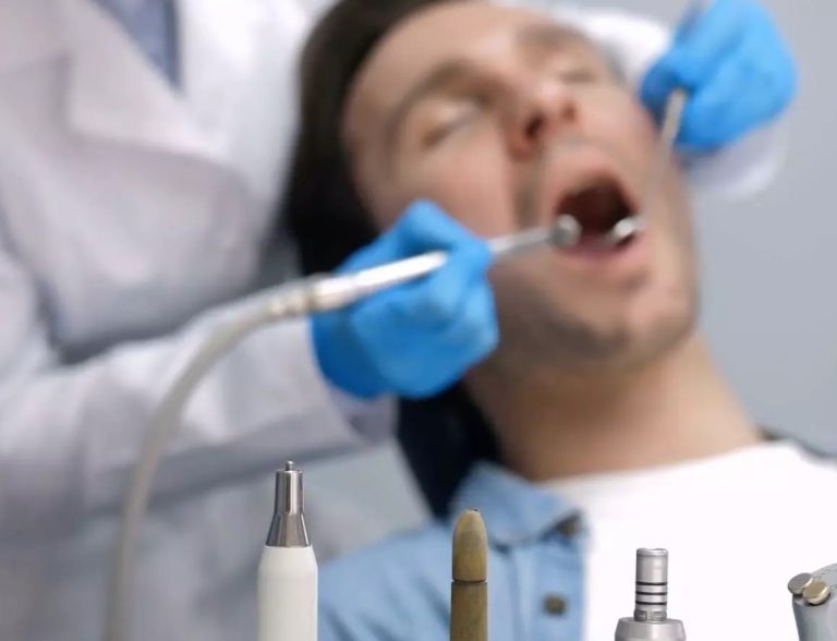 Paradontologia, una corretta igiene orale per preservare la salute dei denti Paradontologia, una corretta igiene orale per preservare la salute dei denti