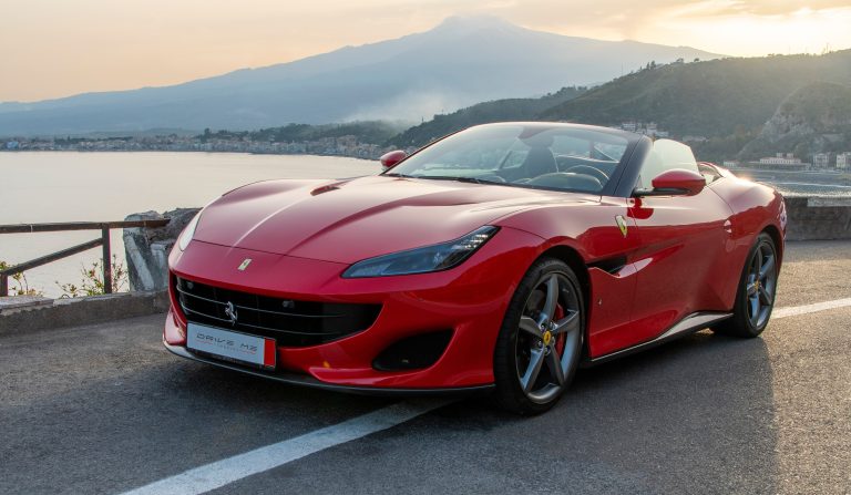 Drive Me Taormina: l’emozione di una top experience. Alla guida di una supercar tra le strade della Perla