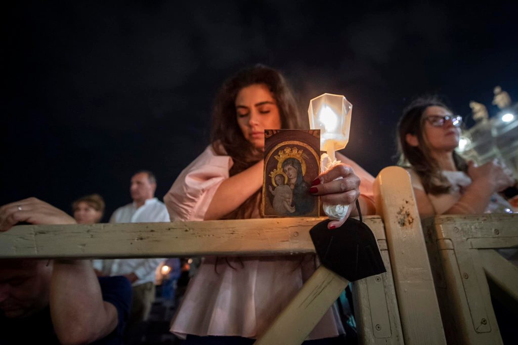 L'addio della cantante taorminese Gabriella Cannavò a Papa Francesco: "Un immenso grazie. Prega da lassù per noi" 1 Gabriella Cannavo in Vaticano 1