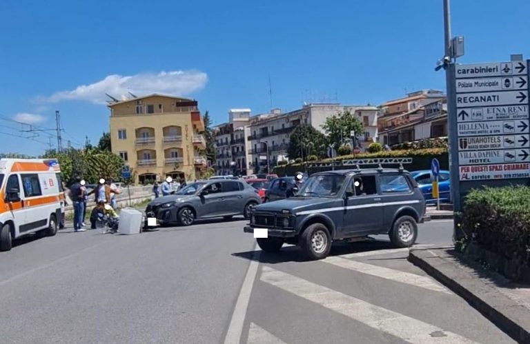 Naxos, scontro sulla SS114 tra auto e scooter