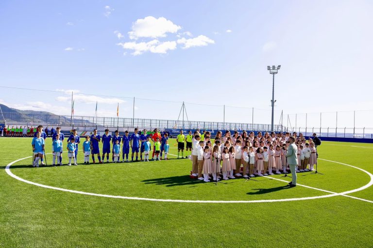 Il Piccolo Coro di Taormina canta l’Inno di Mameli: emozioni prima della finale del Trofeo delle Regioni