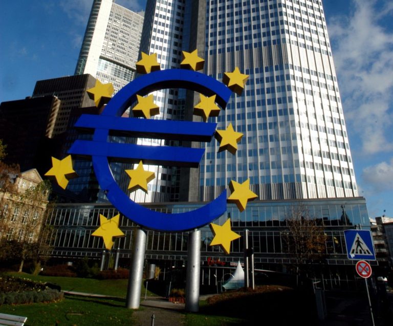 Rapporto Bce, l’inflazione è in discesa ma l’economia frena