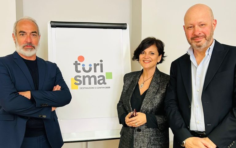 “Turisma 2025”, grande successo a Naxos per l’evento che lancia la sfida di un futuro sostenibile e innovativo “Turisma 2025”, grande successo a Naxos per l’evento che lancia la sfida di un futuro sostenibile e innovativo