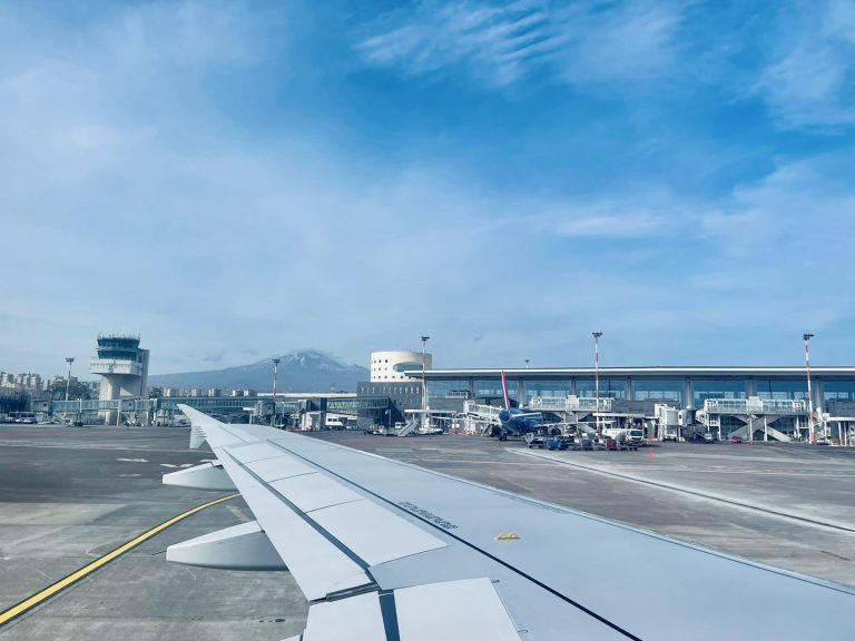 Booking, domestic flight per Aeroporto Catania leader in Italia: Taormina destinazione top per Pasqua