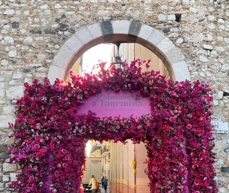 Vincenzo Dascanio veste Taormina di fiori per la Festa di Primavera