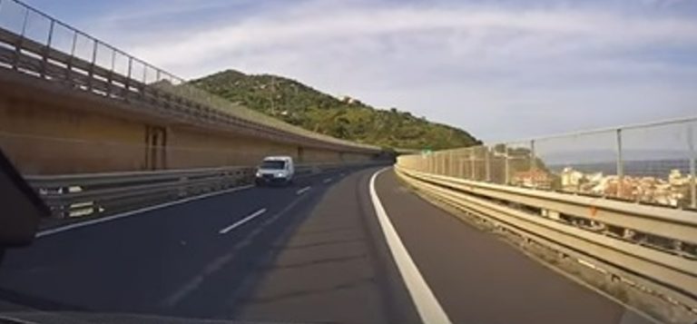 Taormina, furgone contromano in A18: dramma sfiorato (VIDEO)