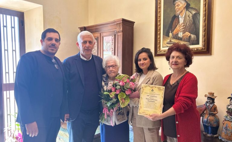 Taormina festeggia i 100 anni di Francesca Intelisano