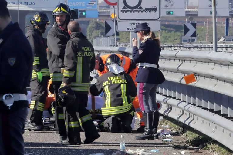 Tre morti sulle strade siciliane. Donna travolta da auto a Palermo, due motociclisti perdono la vita in A29dir