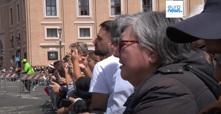 Borgo Pio piange Francesco, la reazione dei “vicini” del Papa