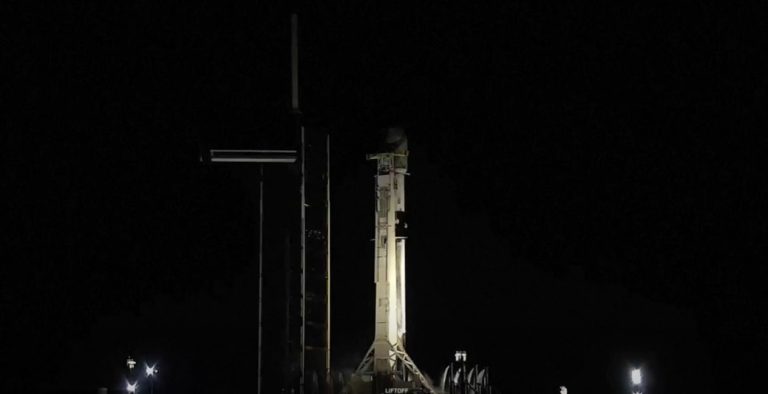 SpaceX lancia 21 satelliti Starlink nell’orbita terrestre bassa