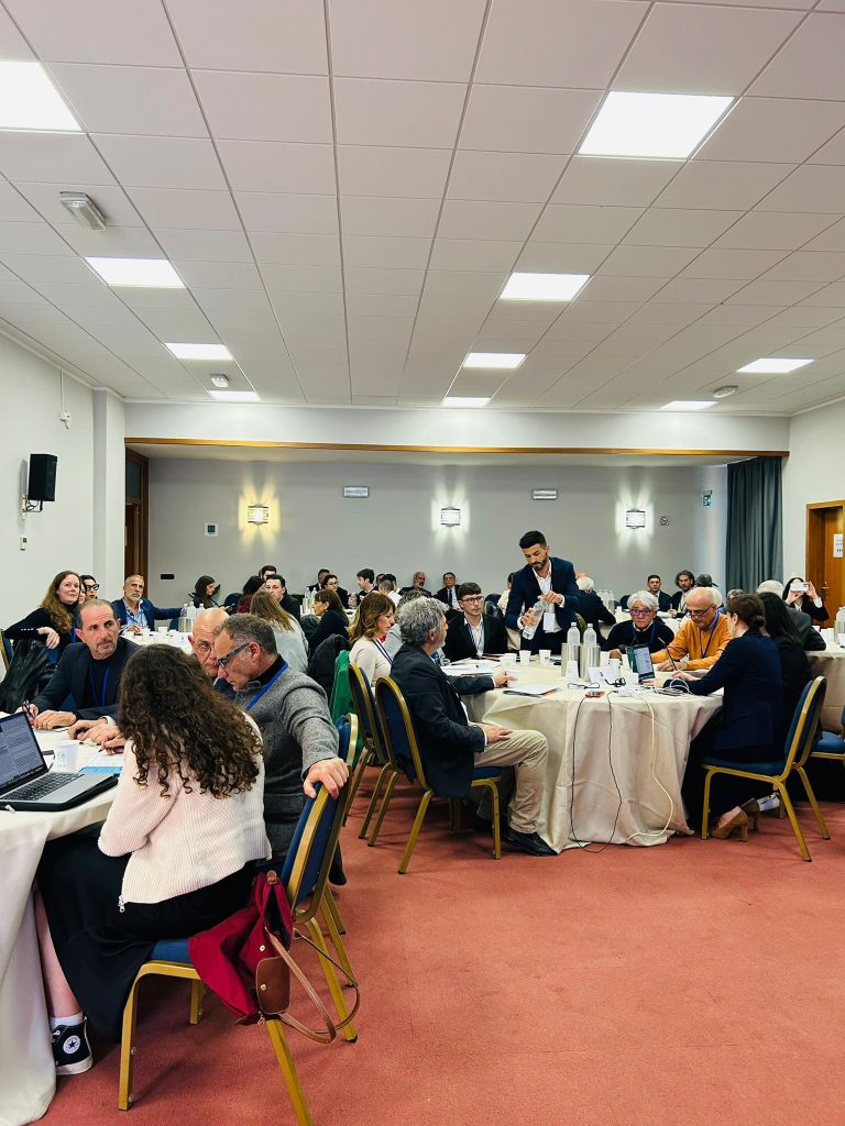 "Turisma 2025", grande successo a Naxos per l'evento che lancia la sfida di un futuro sostenibile e innovativo 2 tavolo 2