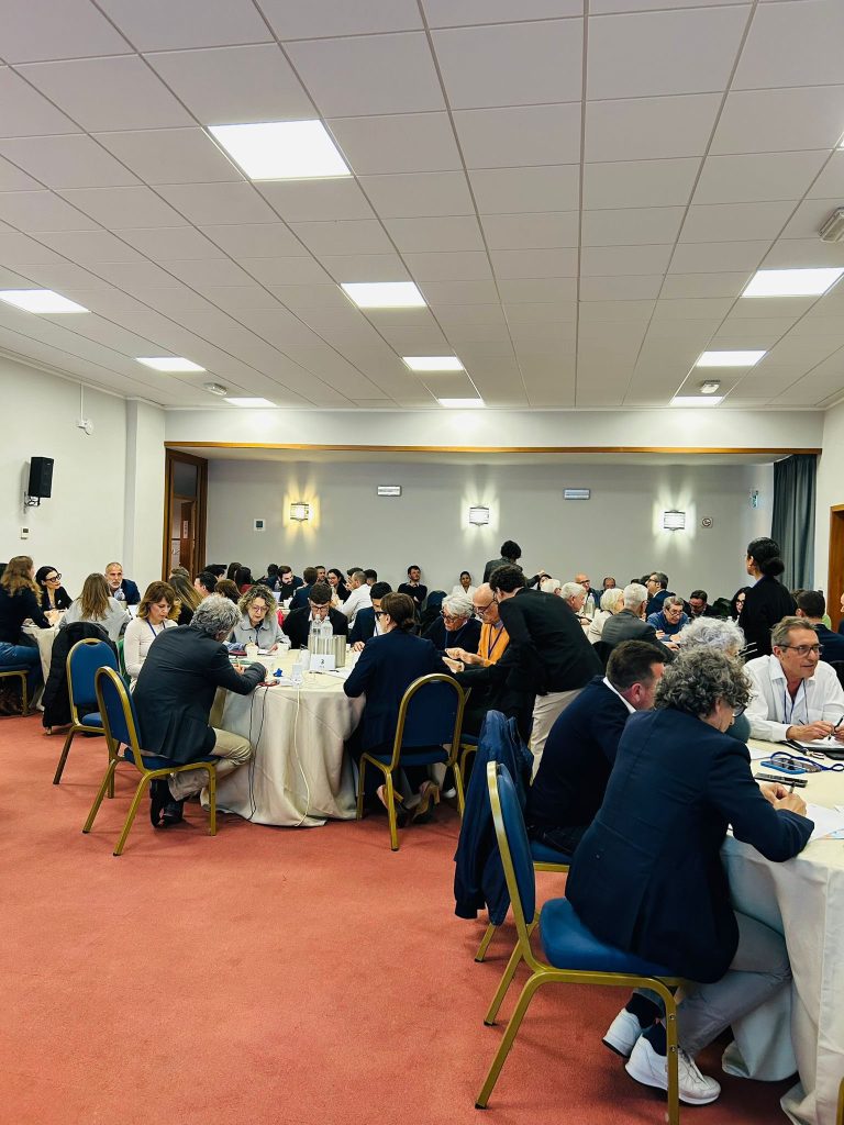 "Turisma 2025", grande successo a Naxos per l'evento che lancia la sfida di un futuro sostenibile e innovativo 3 tavolo 3