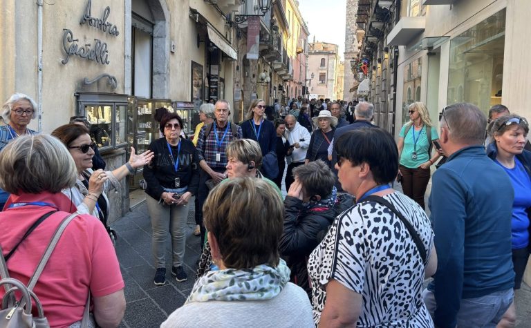 Federalberghi, 11,3 mln di italiani in viaggio a Pasqua. Taormina tra le mete preferite