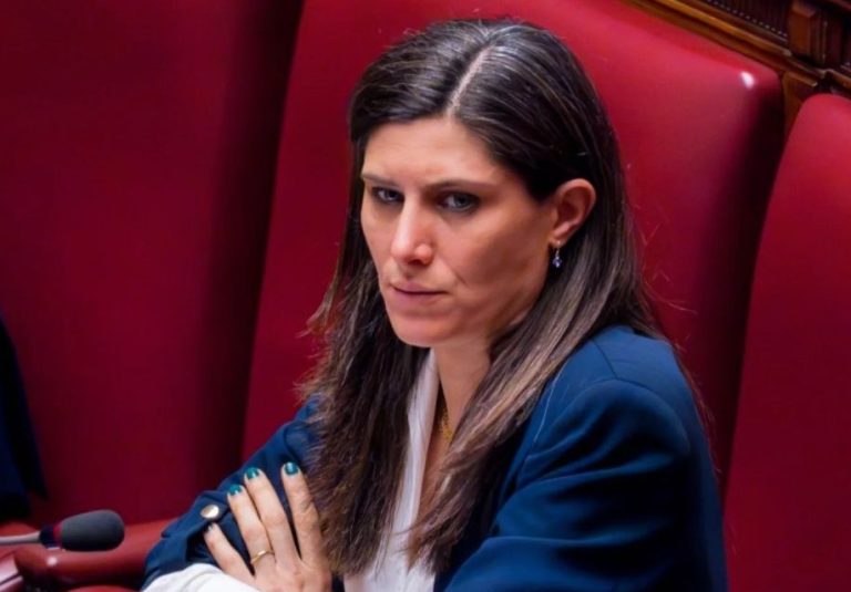 Chiara Appendino si dimette da vicepresidente del M5S: “Non si può dire che tutto va bene”