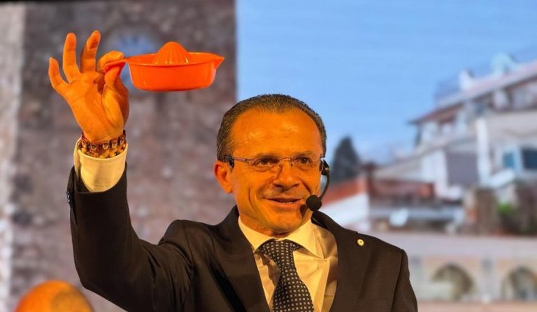 De Luca rilancia: “Le mie prossime mosse a cui assisterete entreranno negli annali dell’imprevedibilità”